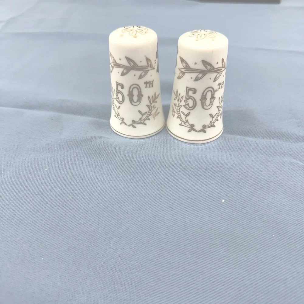 LEFTON Salt and Pepper Shakers White And Gold VTG 1950s